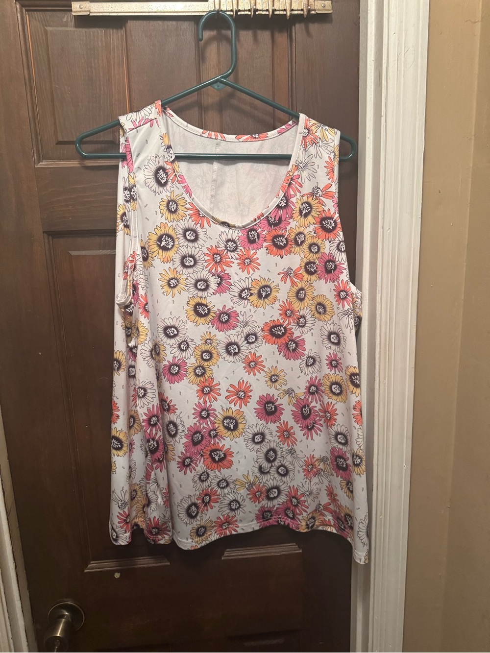 Women’s 2XL Floral Scoop Neck Sleeveless Top - White with Pink & Yellow Flowers